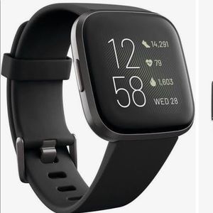 Fitbit Versa 2 (in silver)